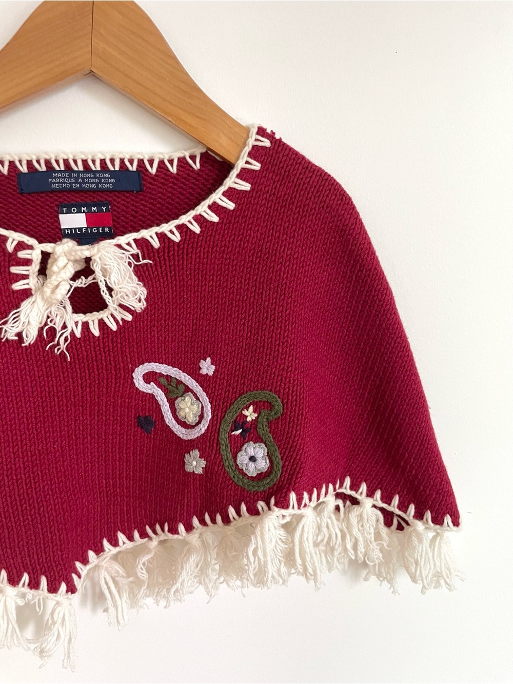 $7 💥Like New Knit Poncho / Sweater Cape, Tassels, Mulberry, Embroidered Flowers